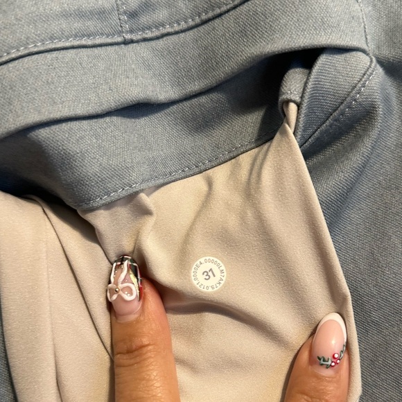 Lululemon Commission Classic -Fit Short - Picture 7 of 7